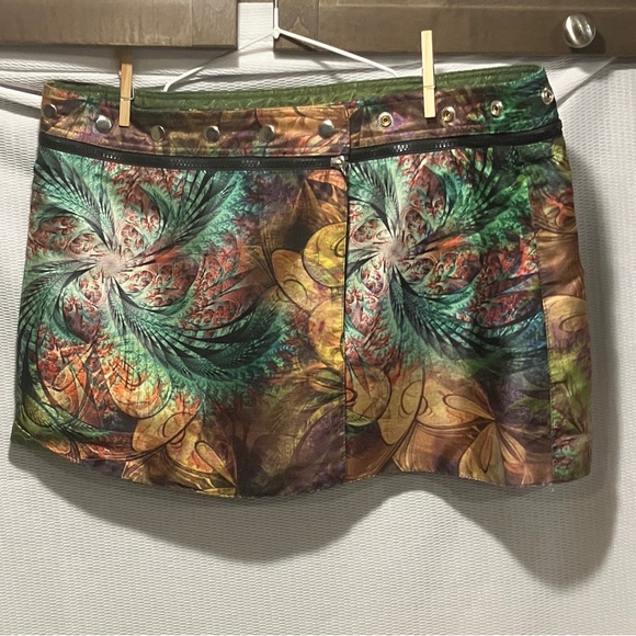 Elegant Green Floral Mini Skirt reversible - Picture 9 of 10